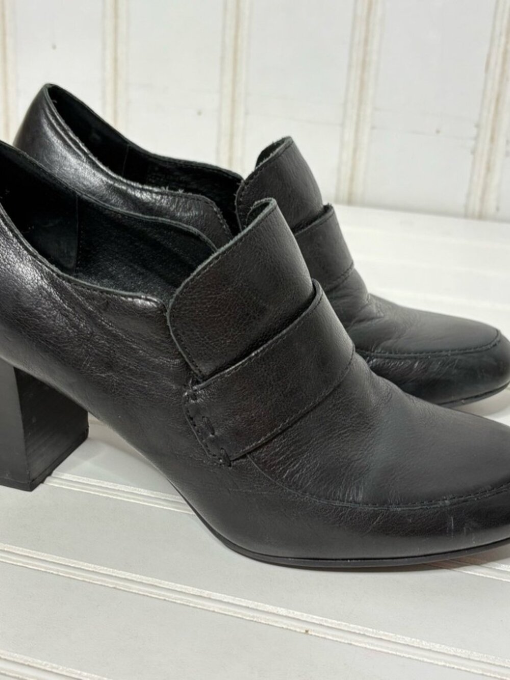 Born Women's Tyndall Pump Bootie Size 9.5 Block Heel Slip On Black Leather - Picture 8 of 9